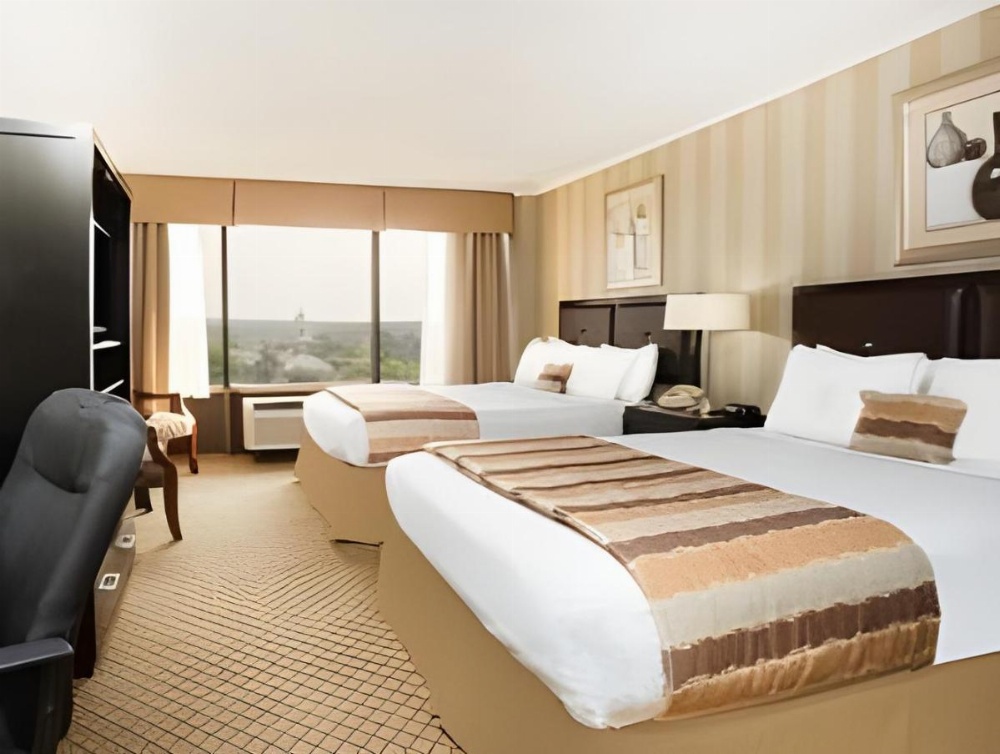 Ramada by Wyndham Augusta Downtown Hotel & Conference Center Image 11